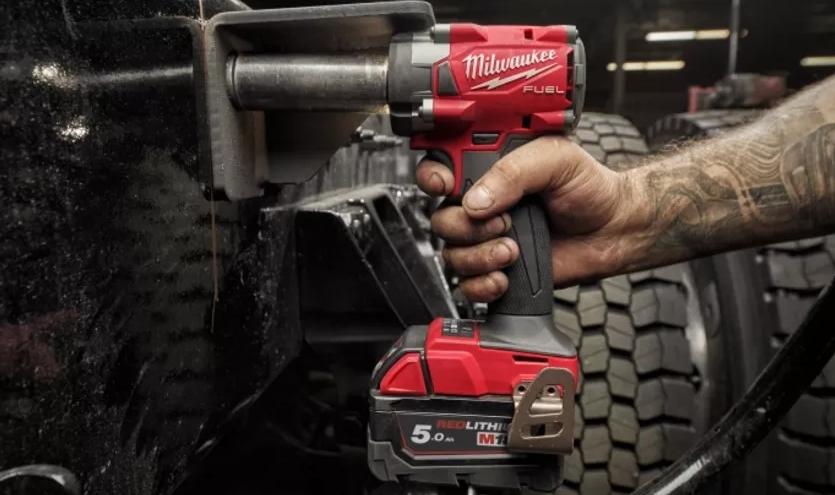 new generation of MILWAUKEE compact impact wrenches